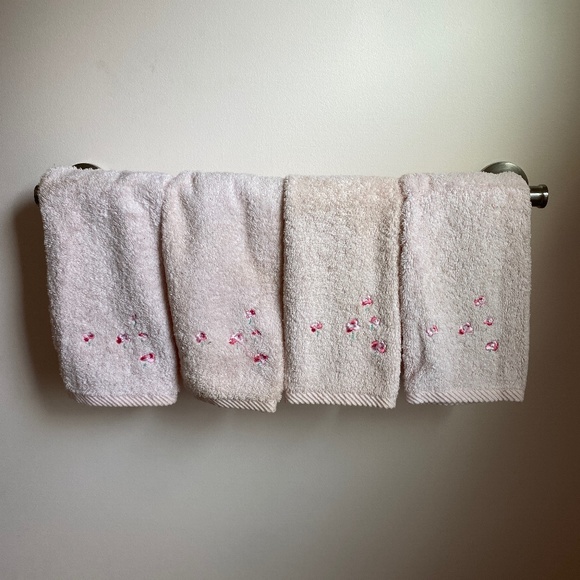 Set of 4 I Embroidered Turkish Fingertip Towels - Picture 12 of 16